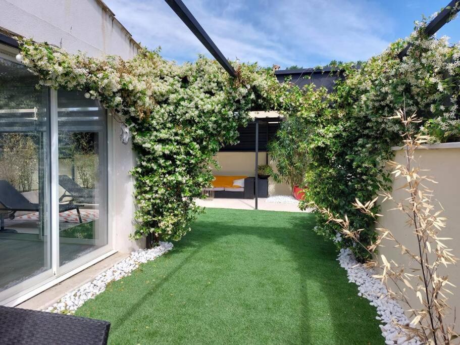 Maison Entiere Redessan Exteriér fotografie