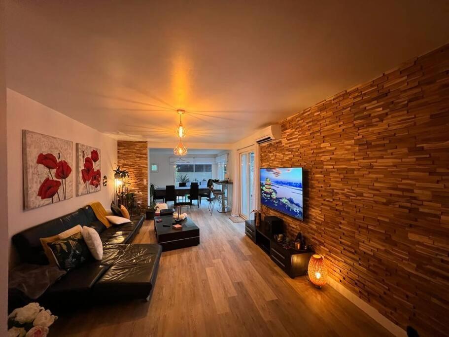 Maison Entiere Redessan Exteriér fotografie