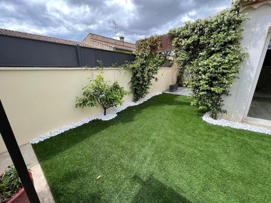 Maison Entiere Redessan Exteriér fotografie
