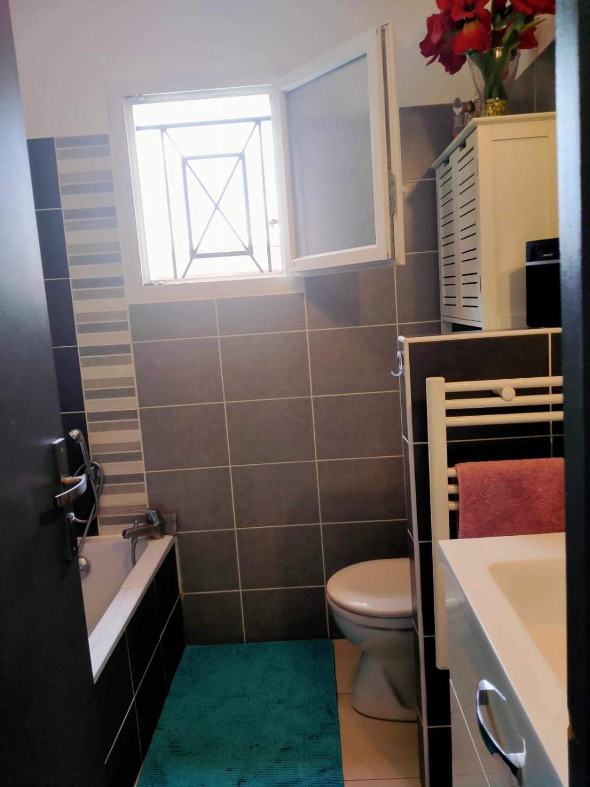 Maison Entiere Redessan Exteriér fotografie
