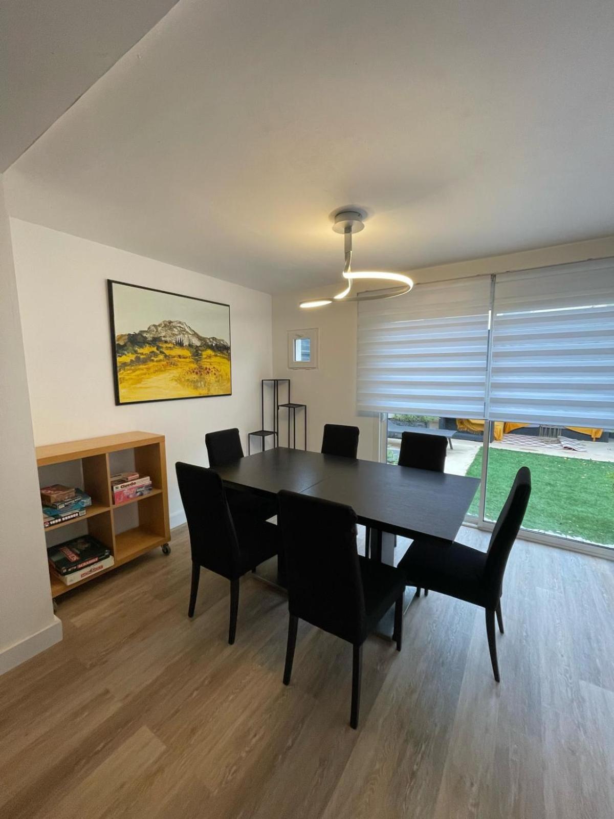 Maison Entiere Redessan Exteriér fotografie
