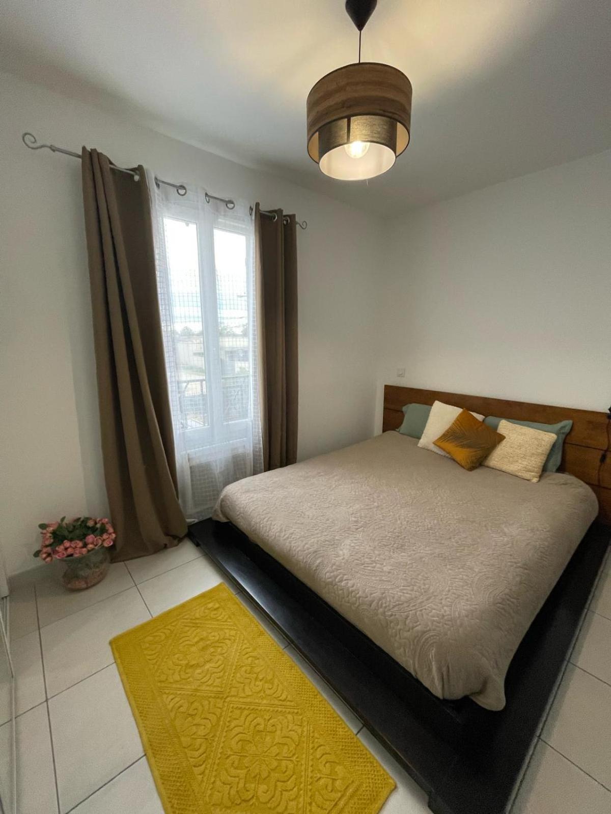 Maison Entiere Redessan Exteriér fotografie