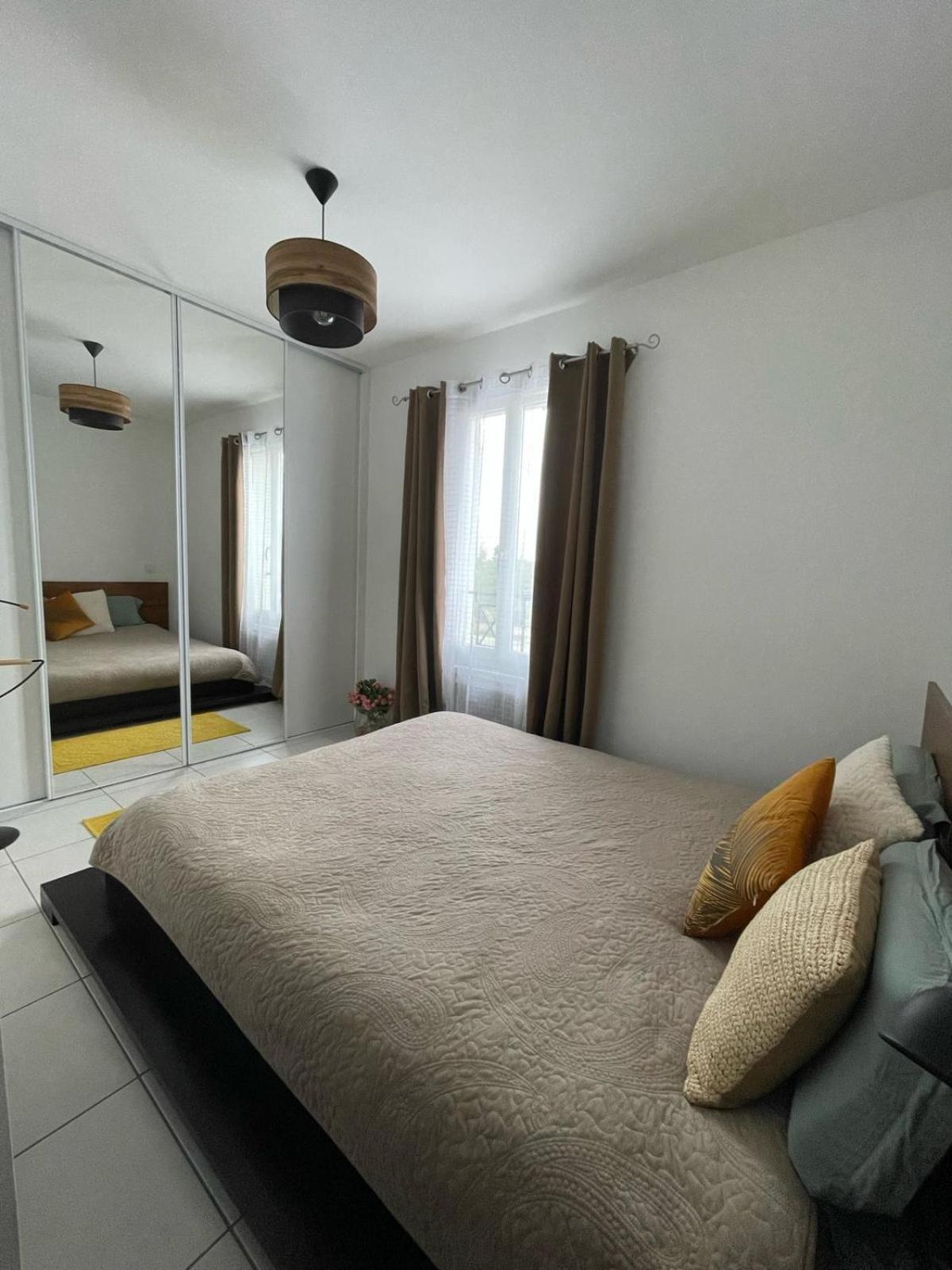 Maison Entiere Redessan Exteriér fotografie
